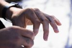 Tatuajes en los dedos: ¿es verdad que se borran? Lo que nadie te cuenta antes