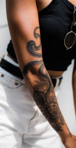 Tatuaje de serpiente: significado, mitos y por qué es el gran símbolo del renacer