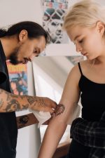 ¿Cuánto tarda en curar un tatuaje? El calendario real, semana a semana
