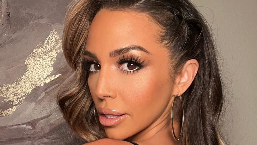 Scheana Shay looks gorgeous in glamour snapshots as she shows